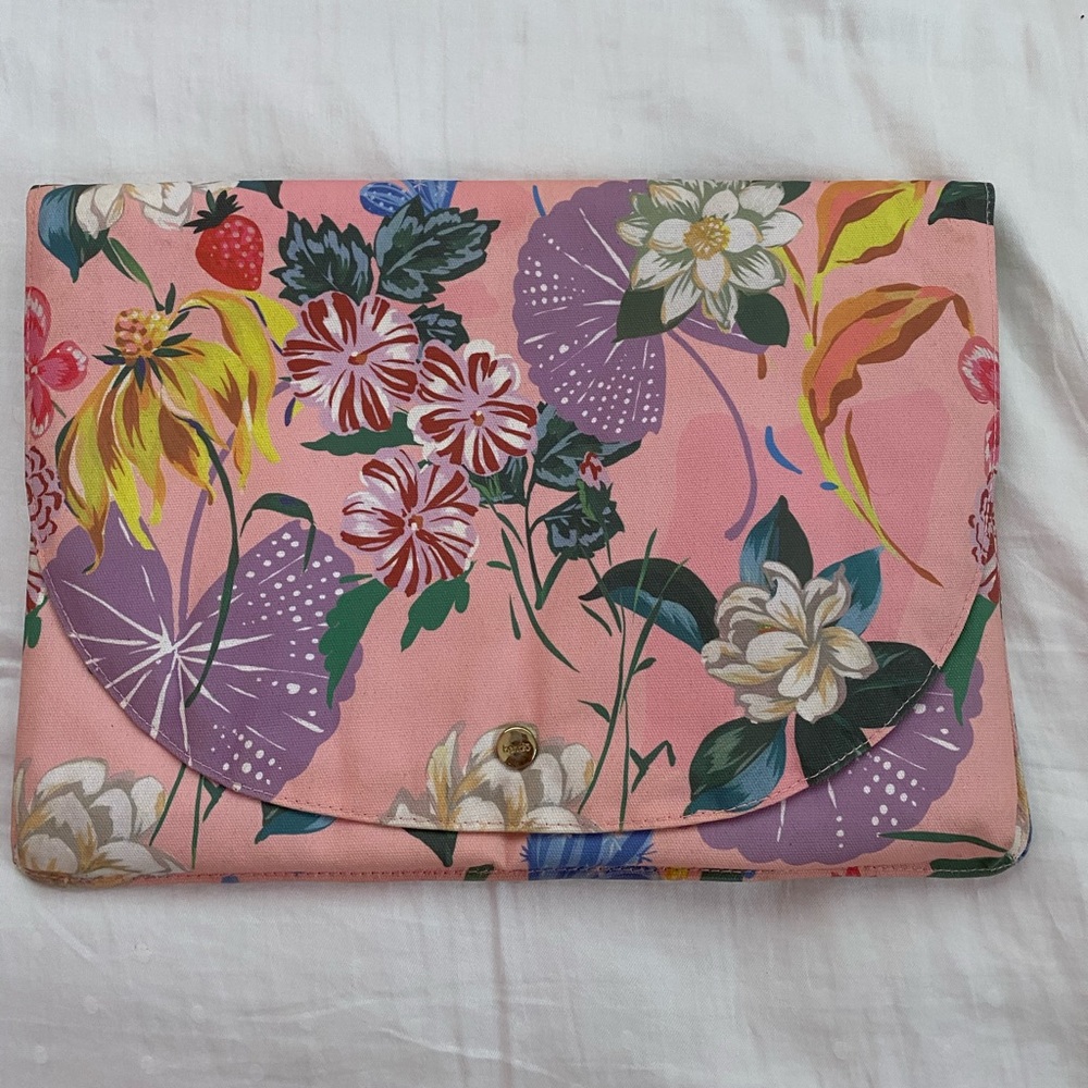 Pink chic envelope laptop sleeve